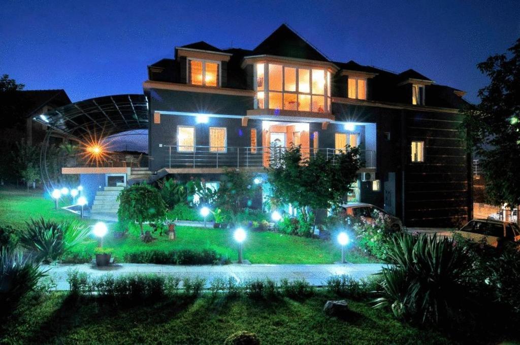 Garni Hotel Lama Крагуєваць Екстер'єр фото
