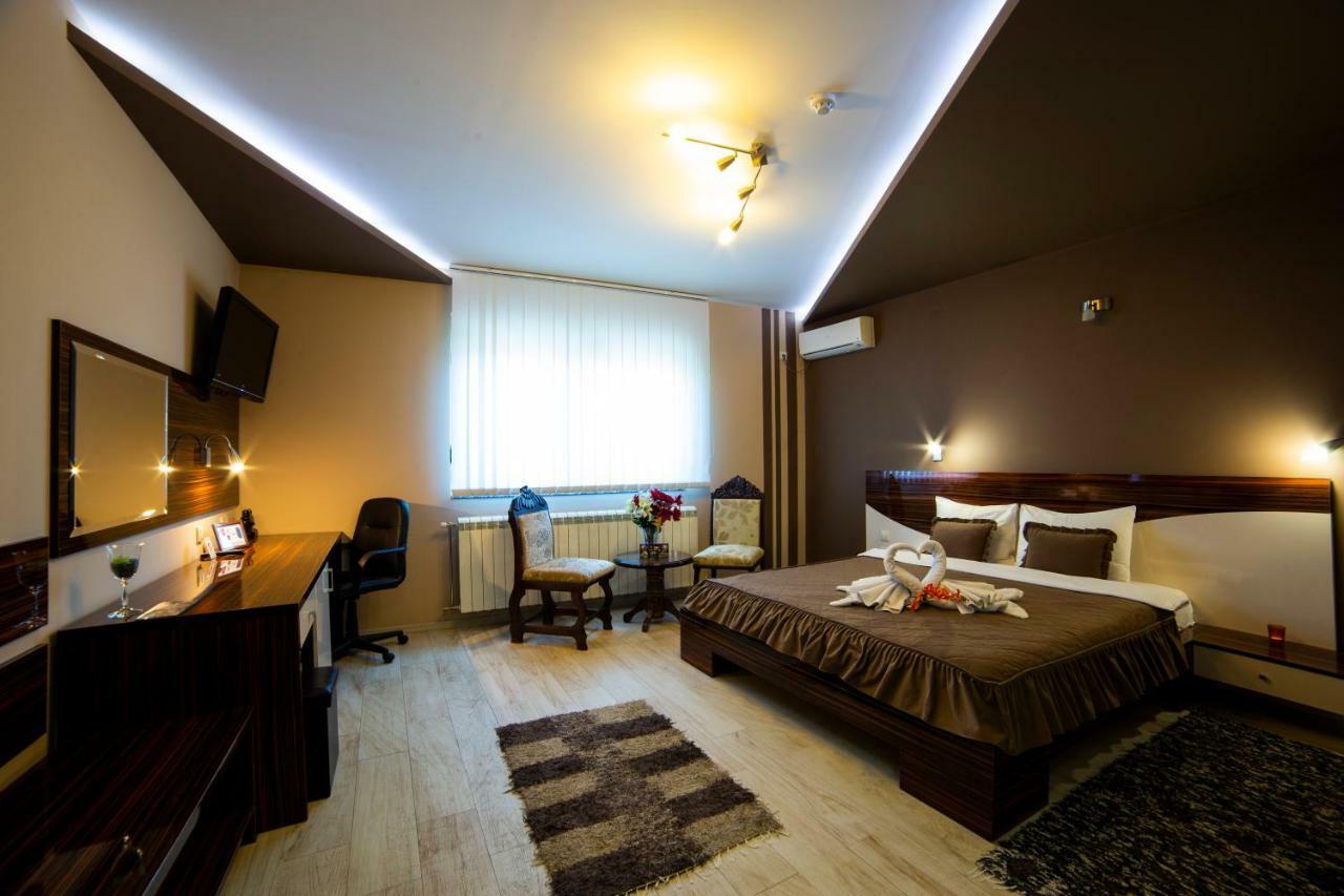 Garni Hotel Lama Крагуєваць Екстер'єр фото