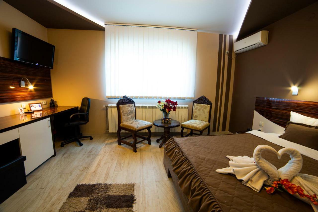 Garni Hotel Lama Крагуєваць Екстер'єр фото